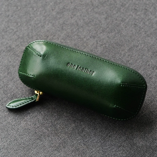 Крикет с длинной более легкой кожа