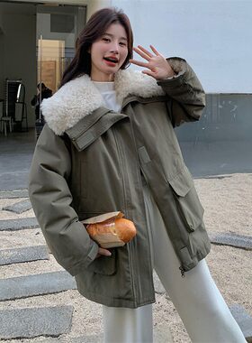 军绿色羊羔毛大翻领派克服女中长款加厚棉服外套工装风美式舒服日