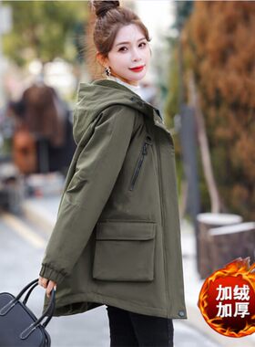 工装风派克棉服女军绿色连帽中长款加厚宽松显瘦大码外套特别流行