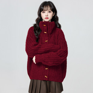 红色高领毛衣外套女秋冬2025冬季新款慵懒风宽松加厚针织开衫上衣