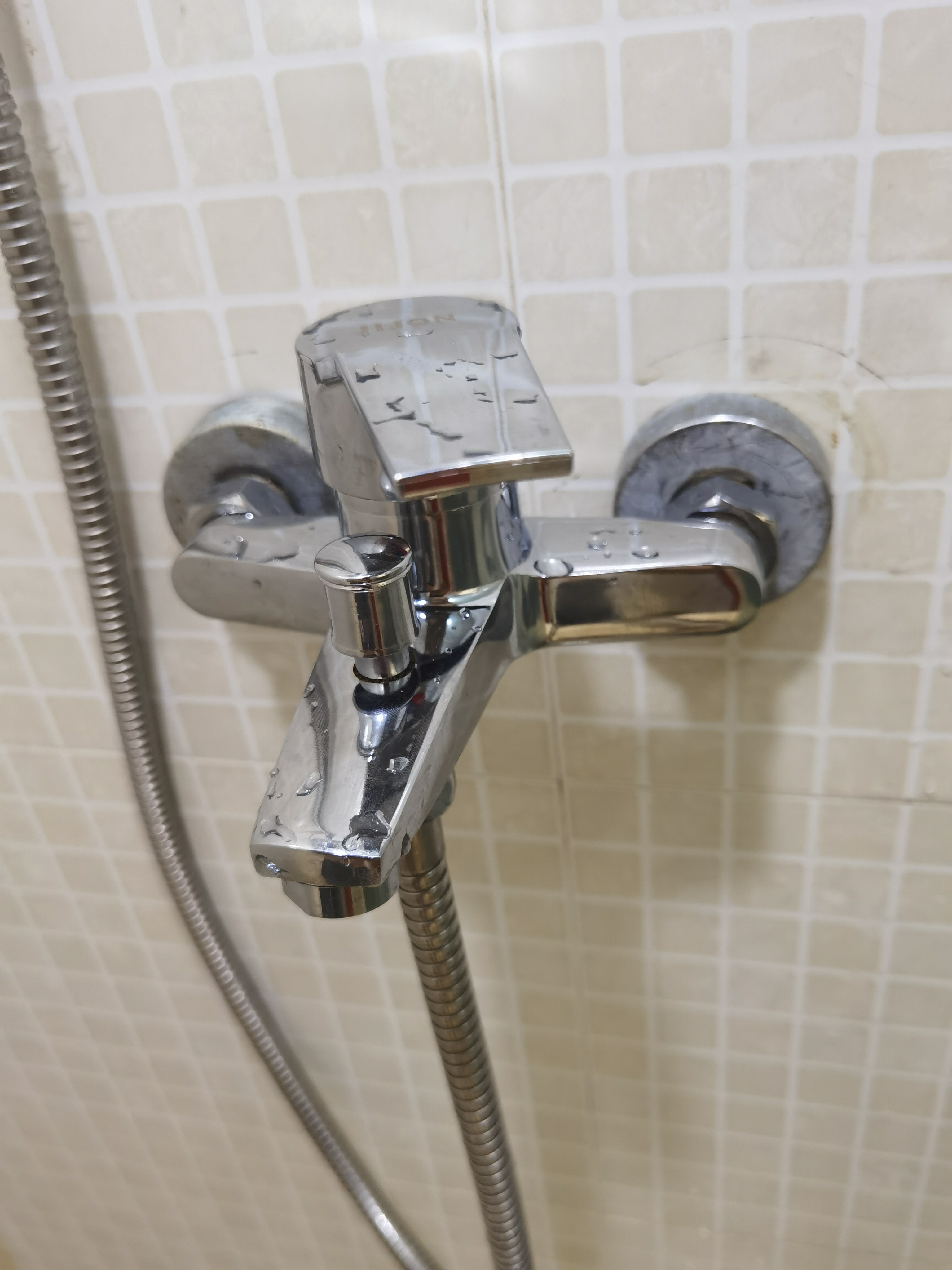 通用型全铜冷热淋浴龙头热水器混水阀暗装三联浴缸水龙头花洒套装