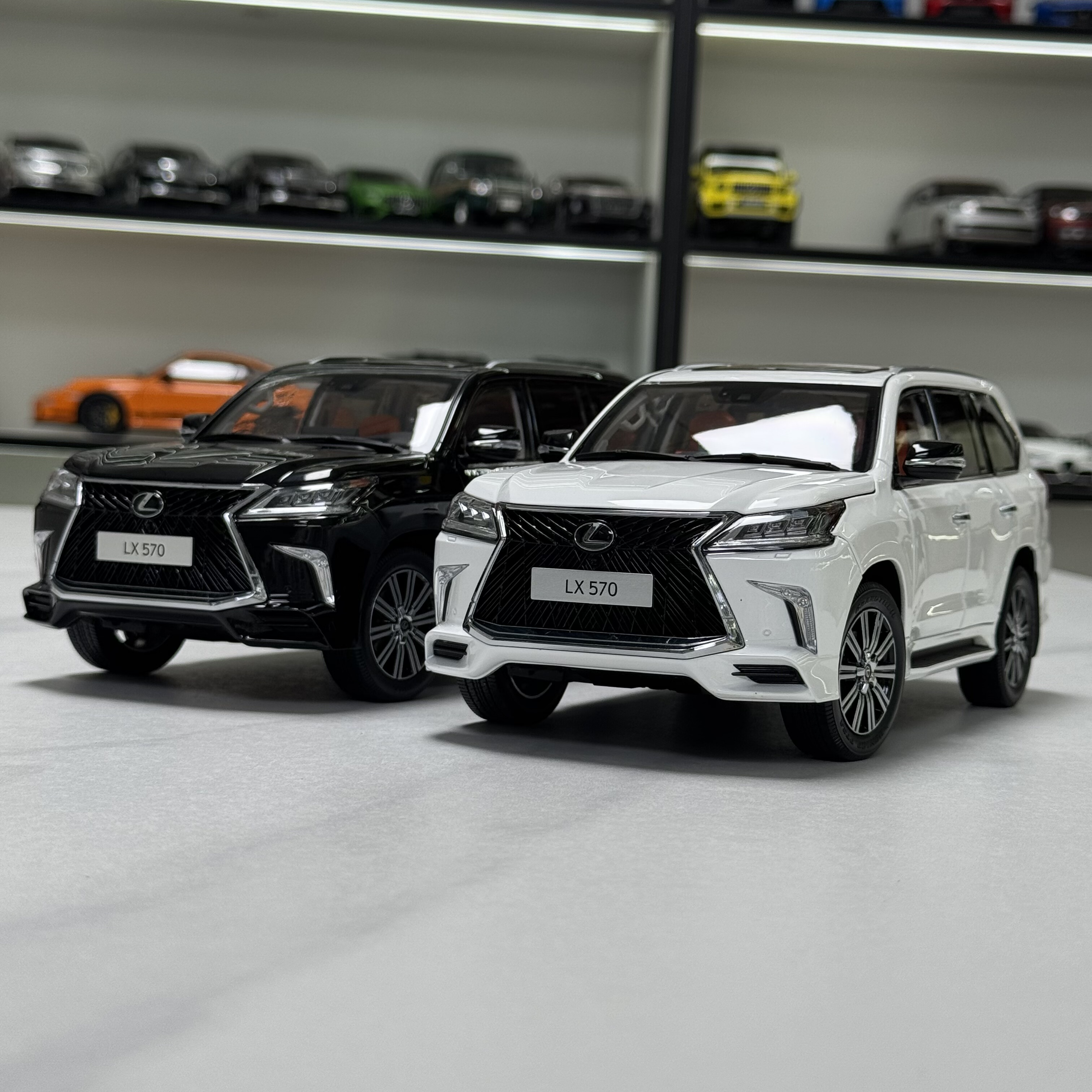 LCD1:18雷克萨斯LX570越野SUV合金全开汽车模型收藏 摆件礼品