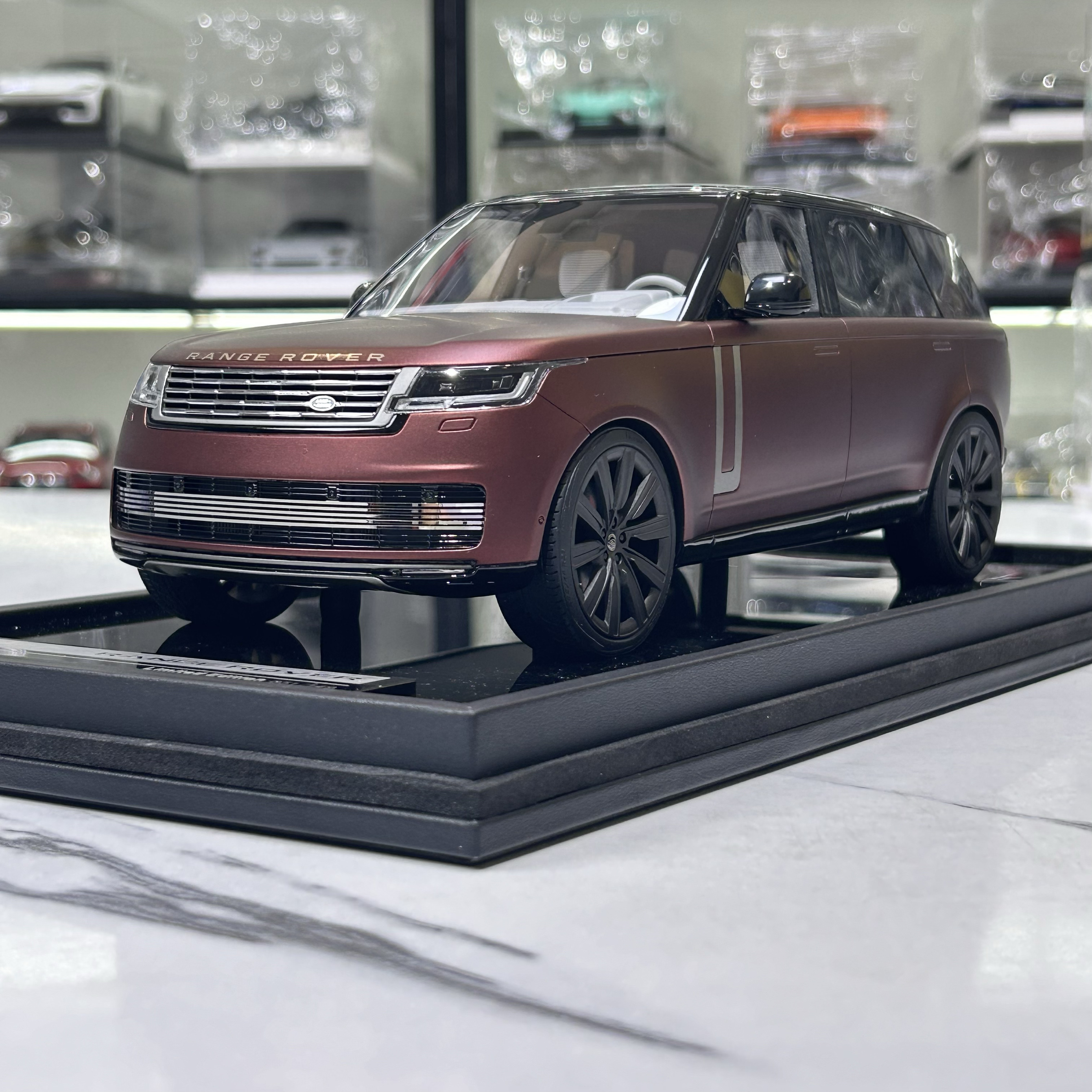 MOTORHELIX 1/18路虎揽胜尊荣创世加长版树脂汽车模型礼品收藏