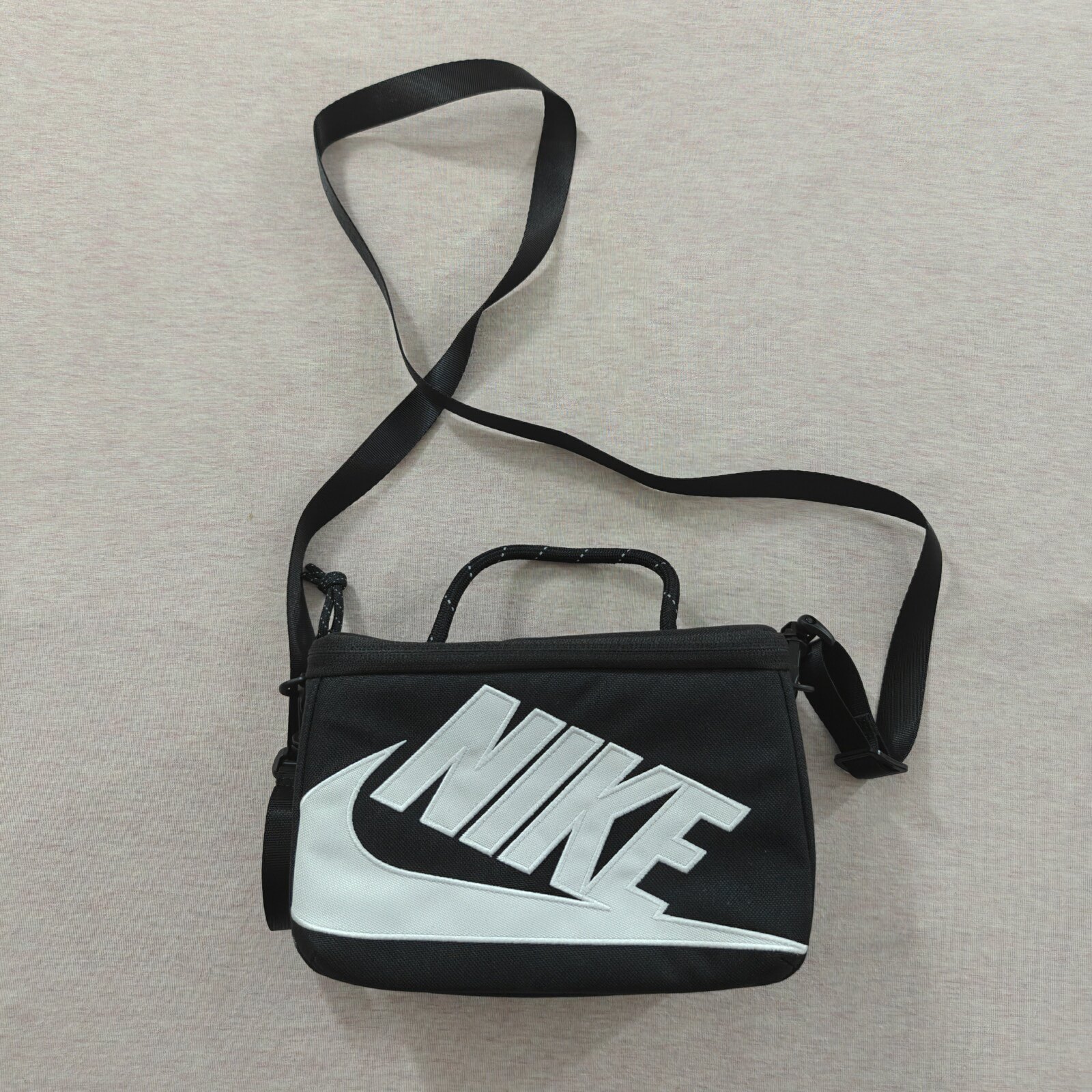 Nike男女单肩斜挎复古小方包