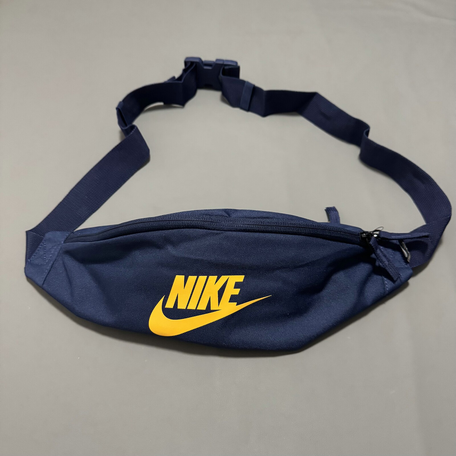 Nike耐克LOGO海军蓝单肩斜挎腰包
