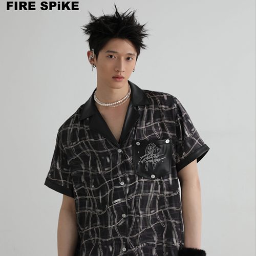 线条图案拼接皮革刺绣短袖衬衫