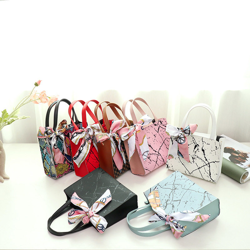 手提包2023新款时尚蛇纹女包潮流小方包单肩斜挎包手机包丝巾小包