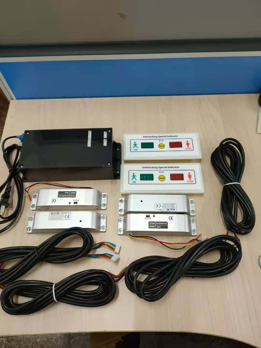 缓冲间电子连锁互锁气闸门感应锁二门三门四门上锁木门防火门锁