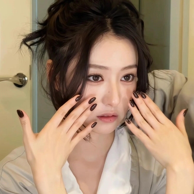 2025新款手工穿戴美甲巧克力深色纯色高级感短款显白气质假指甲