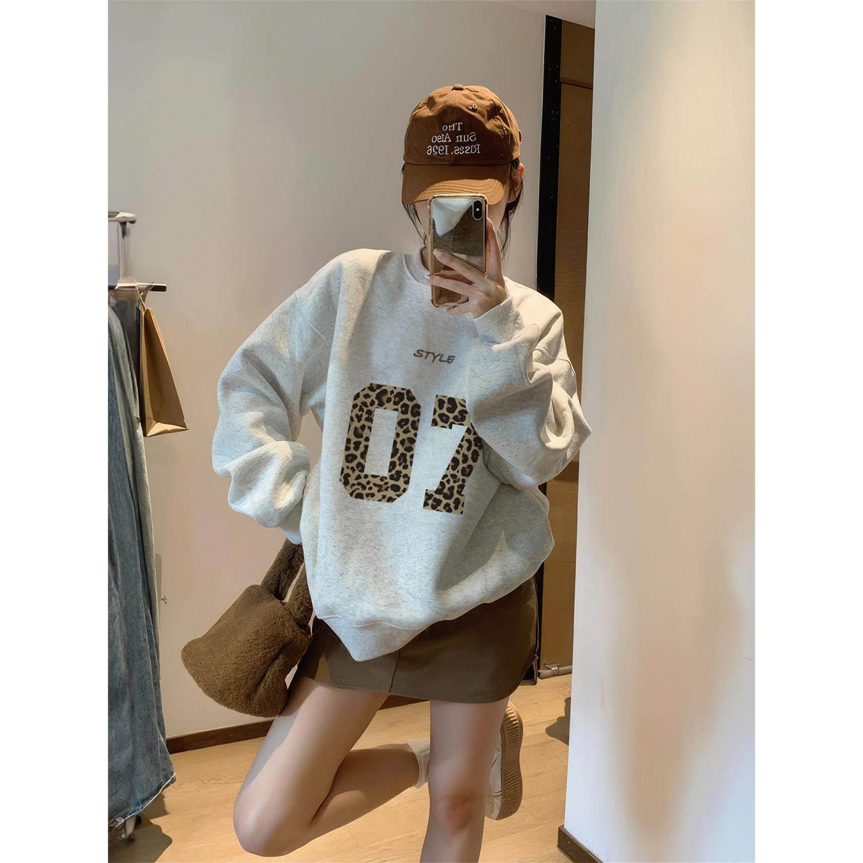 加绒卫衣女2025新款秋冬季圆领无帽加厚慵懒风白灰色宽松长袖上衣