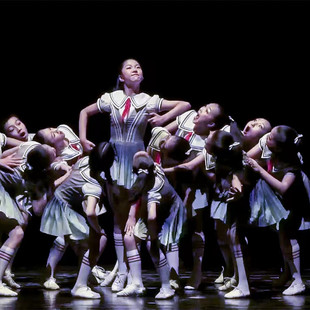 铭记历史抗日题材舞蹈你们告诉我演出服装