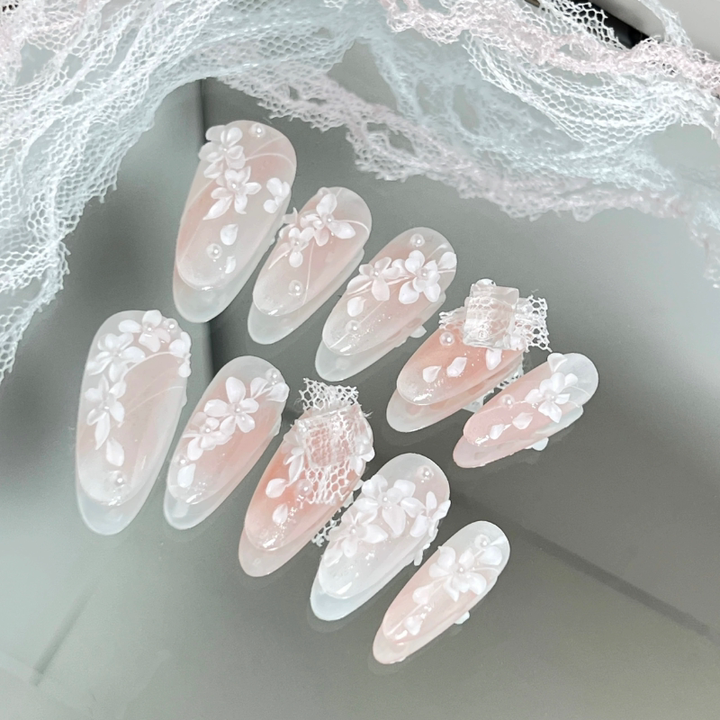 纯手工定制穿戴甲高级感白色立体雕花晕染珍珠美甲成品可拆卸免邮