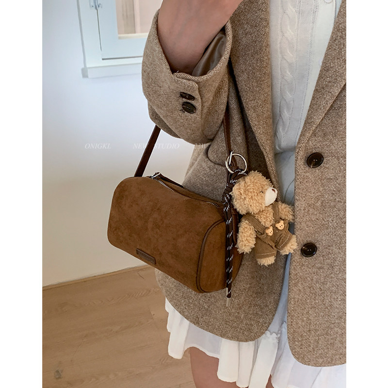 小众复古手拎包包女2025新款秋冬单肩斜挎包复古百搭波士顿枕头包