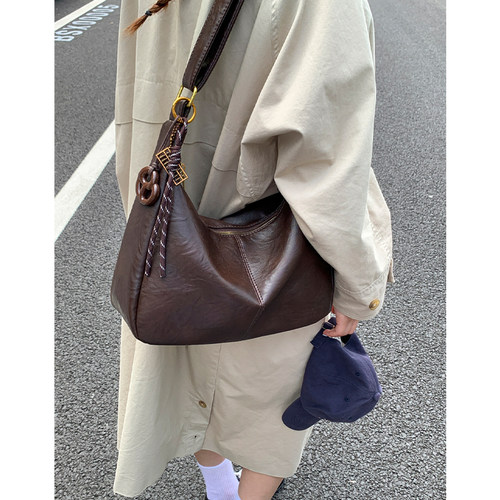 大容量斜挎托特包包女2025新款秋冬单肩包上班通勤复古棕色腋下包