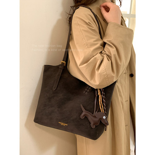 高级感复古大容量腋下包包女式2025新款秋冬单肩包上班通勤托特包