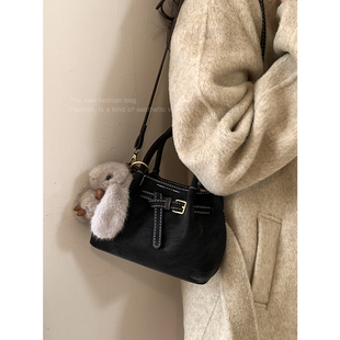 高级感小众复古手提包包女2025新款秋冬单肩斜挎包时尚百搭水桶包