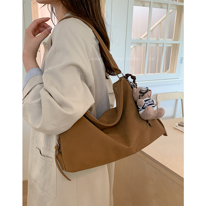 今年流行大容量包包女2025新款秋冬单肩包休闲复古腋下通勤托特包