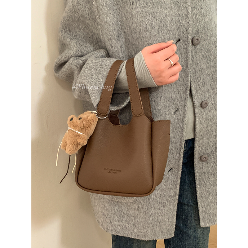 小众复古手拎包包女2025新款秋冬单肩包高级感时尚百搭斜挎水桶包