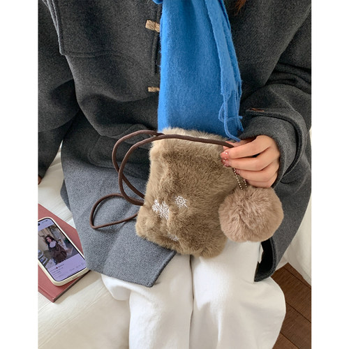 韩系小众设计毛绒包包女式2025新款秋冬单肩斜挎包超火百搭毛毛包