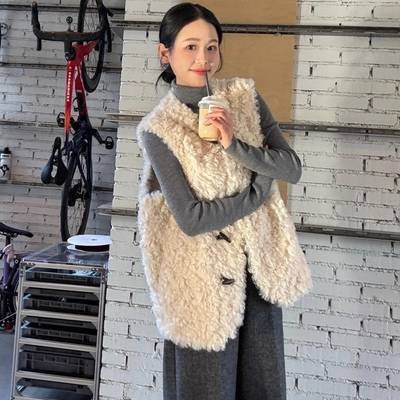 2025新款皮毛一体马甲外套