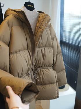 虫小小 蓬松95%白鸭绒收腰显瘦中款连帽羽绒服女保暖外套冬季949F