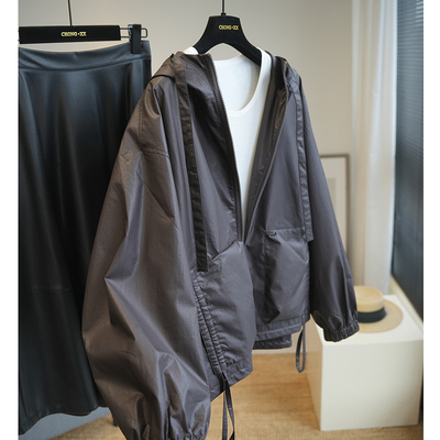 虫小小油蜡感轻奢连帽风衣外套