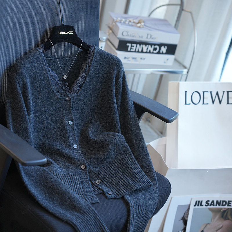 虫小小 气质优雅羊毛蕾丝拼接V领宽松针织开衫女毛衣秋冬新款A79G,女装/女士精品,毛针织衫,淘宝优惠券,粉丝福利购,淘宝优惠卷