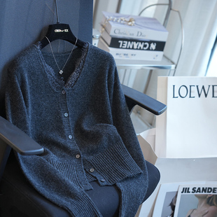 虫小小 气质优雅羊毛蕾丝拼接V领宽松针织开衫女毛衣秋冬新款A79G