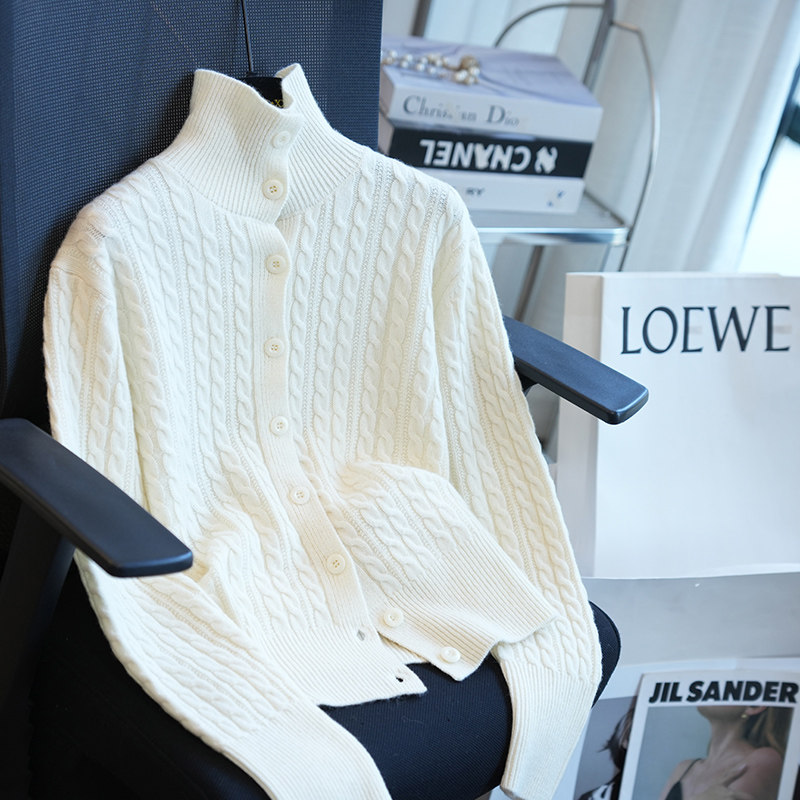 虫小小羊毛高领绞花针织开衫女