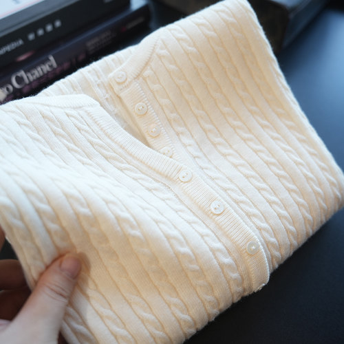 虫小小复古绞花绵羊毛长袖针织衫