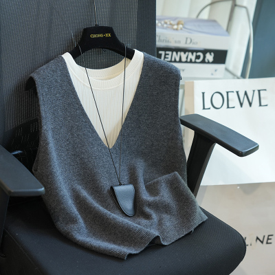虫小小100绵羊毛V领针织背心
