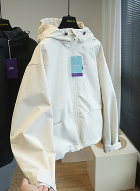 虫小小 户外山系防风连帽宽松短款夹克外套女冲锋衣春季新款A106J