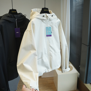 新款 夹克外套女冲锋衣春季 A106J 户外山系防风连帽宽松短款 虫小小