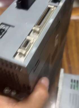 韩国LS伺服驱动器L7SA008B，750W功率，三相220-议价