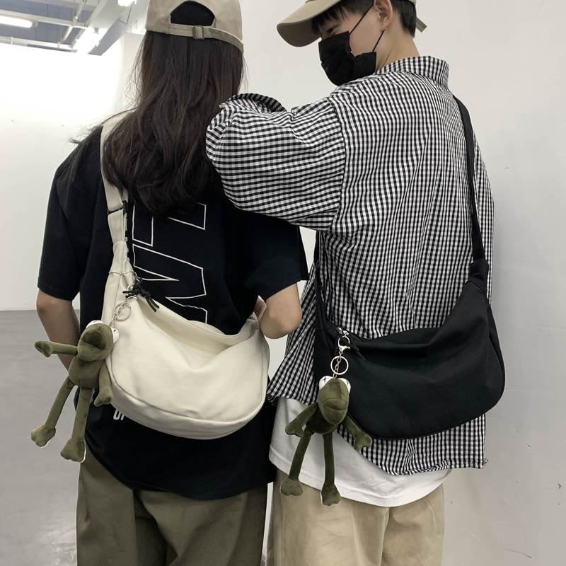 3潮牌斜挎包男士帆布包单肩包男生轻便百搭背包小挎包日系斜跨包包