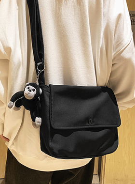 斜挎包男款大容量男士单肩包男生简约百搭小背包邮差包帆布包男包