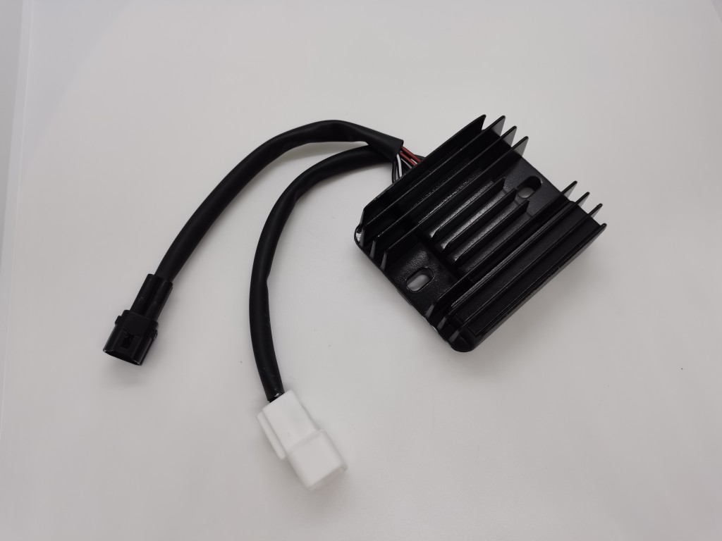 骊驰GW250整流器铃木GSX250-A DL250A GSX250R DR300调压器