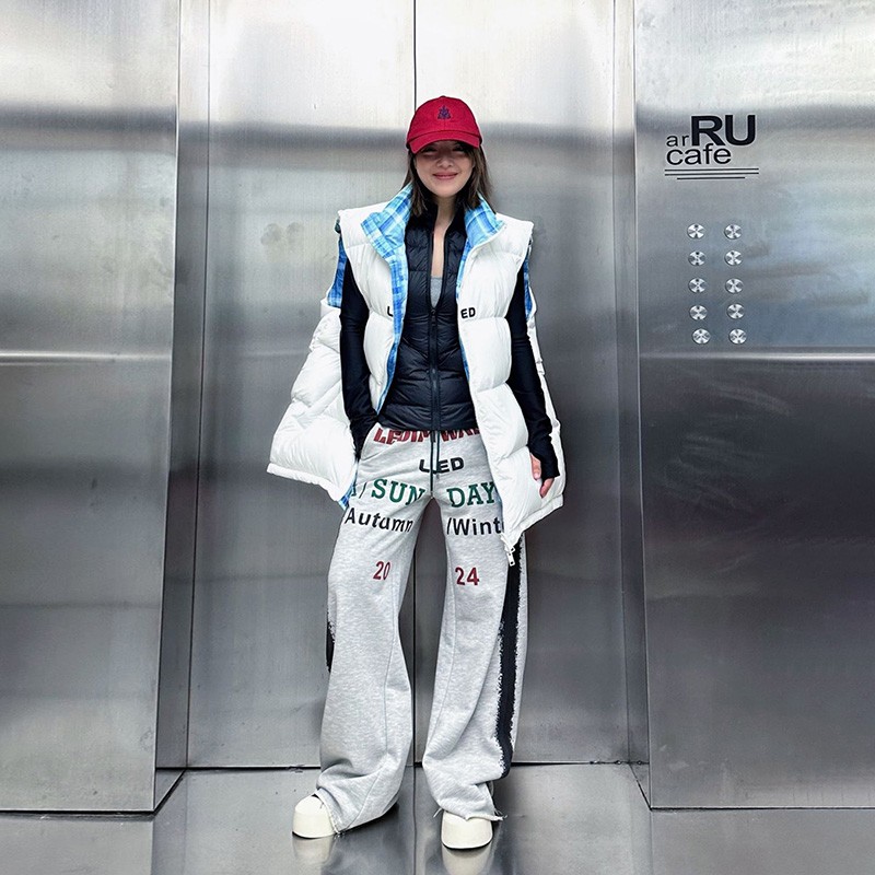 LEDIM WANG轻薄白鸭绒羽绒服女2024冬季新款保暖马甲外套正反两穿