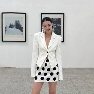 外套女秋白色上衣新款 智趣双生高智感西装 外套 WANG黑标 LEDIM