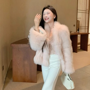 陈六六CHENLIULIU 进口芬兰狐狸毛贵气高级车条皮草 压轴大女主