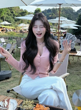 陈六六CHENLIULIU【六六私服】温柔气质百搭纽扣V领修身显瘦上衣