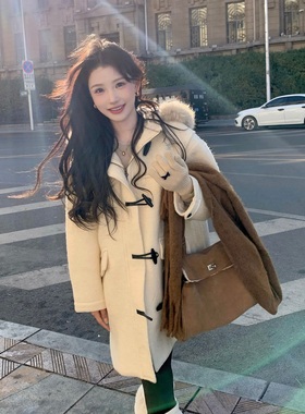 陈六六CHENLIULIU【雪落半岛】韩系减龄牛角扣连帽大毛领宽松大衣