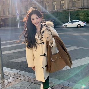 陈六六CHENLIULIU 韩系减龄牛角扣连帽大毛领宽松大衣 雪落半岛