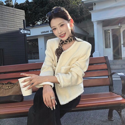 陈六六CHENLIULIU【巴黎新贵】秋季小香风千金高级感短款外套