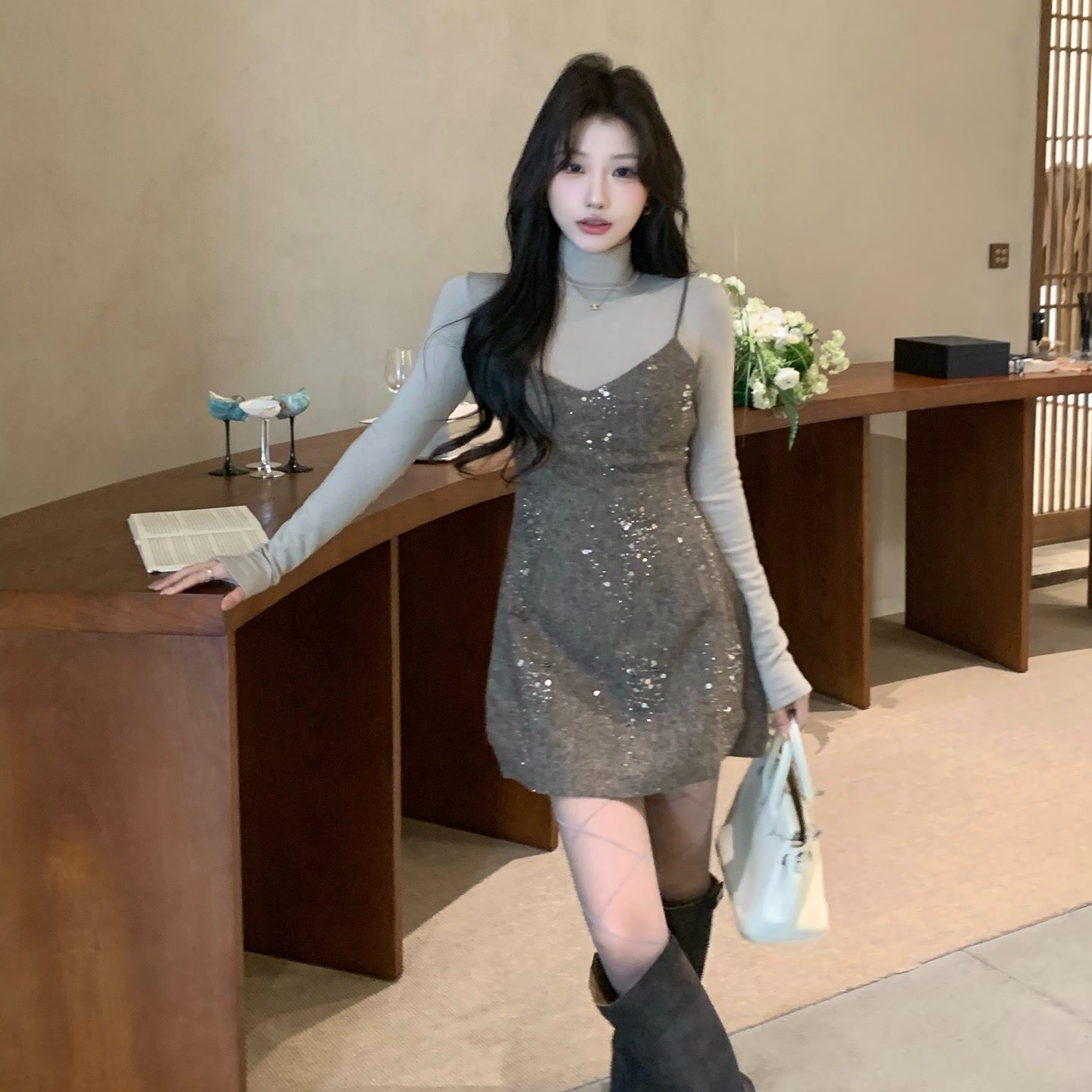 陈六六CHENLIULIU【伯爵千金】法式精致御姐感亮片闪闪吊带连衣裙