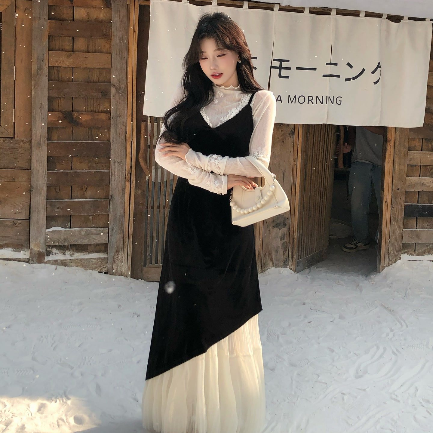 陈六六CHENLIULIU【娇宠千金】优雅V领丝绒拼接网纱吊带连衣长裙