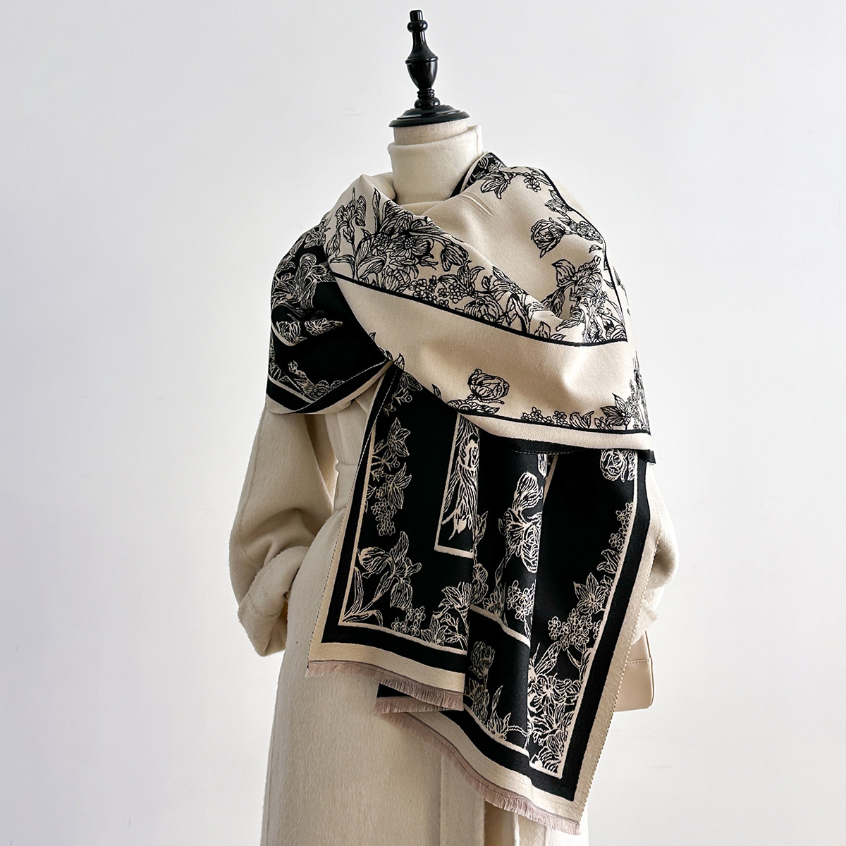 2025韩版鸢尾花印花大长巾加厚双面仿羊绒秋冬装饰披风保暖御寒女