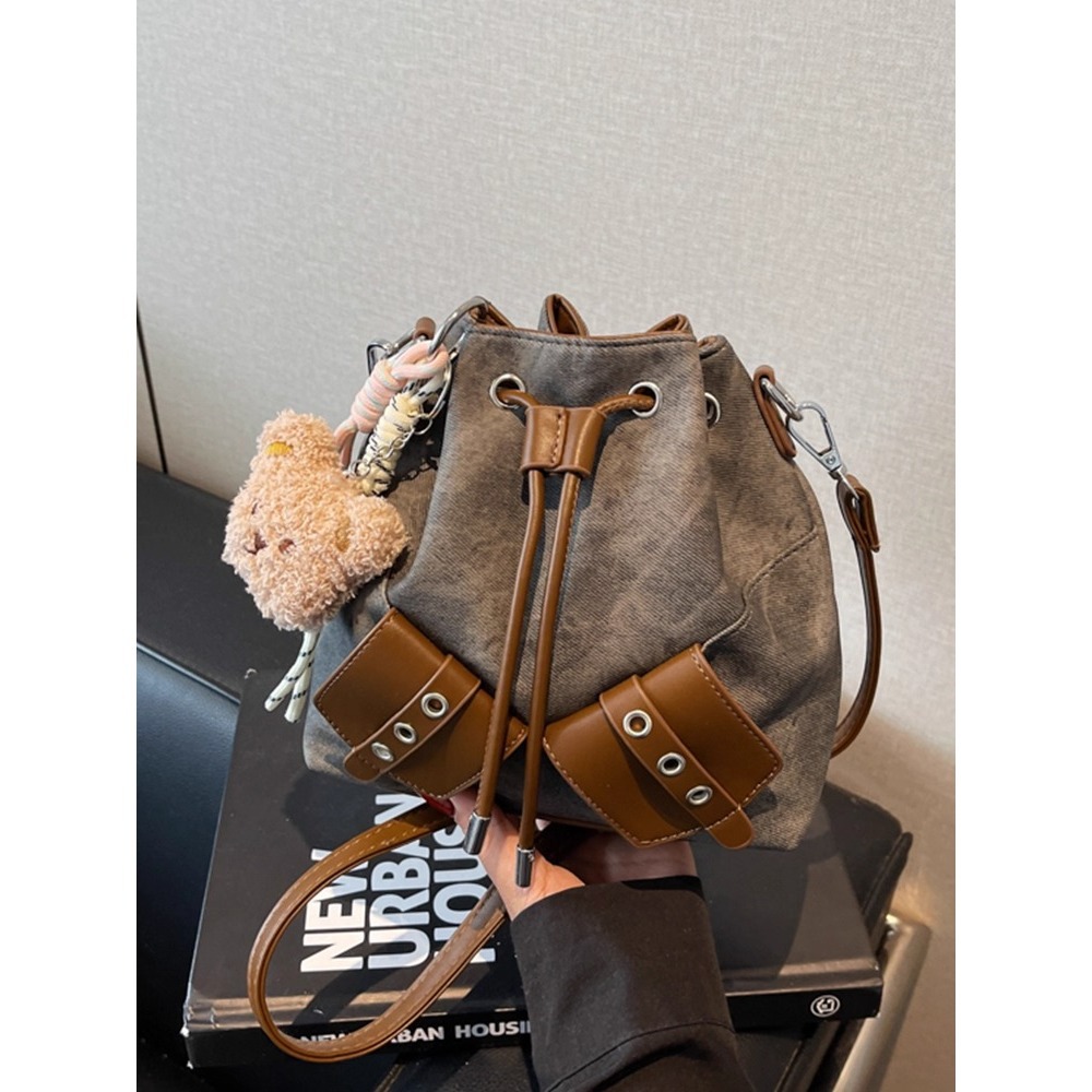 客订2025新款大水桶包女秋冬通勤单肩轻便简约小众百搭大气单肩包