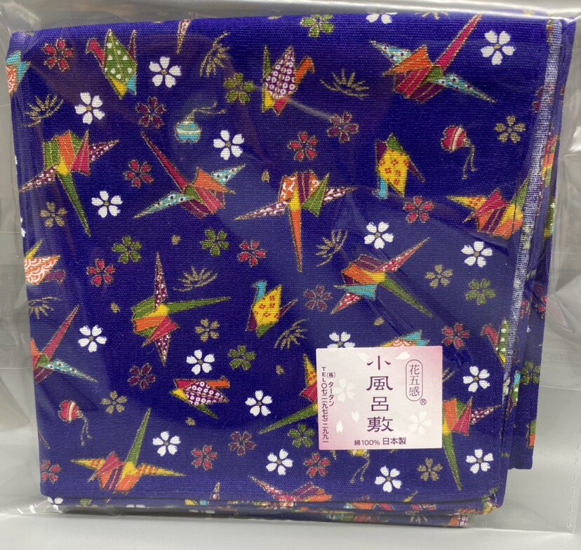 日本深蓝紫色底千纸鹤花朵图案布料