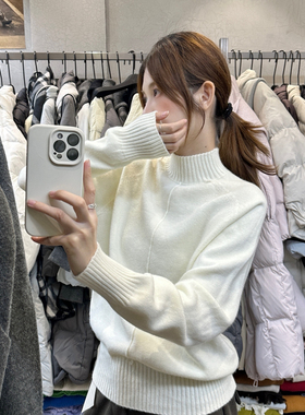 VI+（唯一家）-简约日常百搭半高领针织衫30532